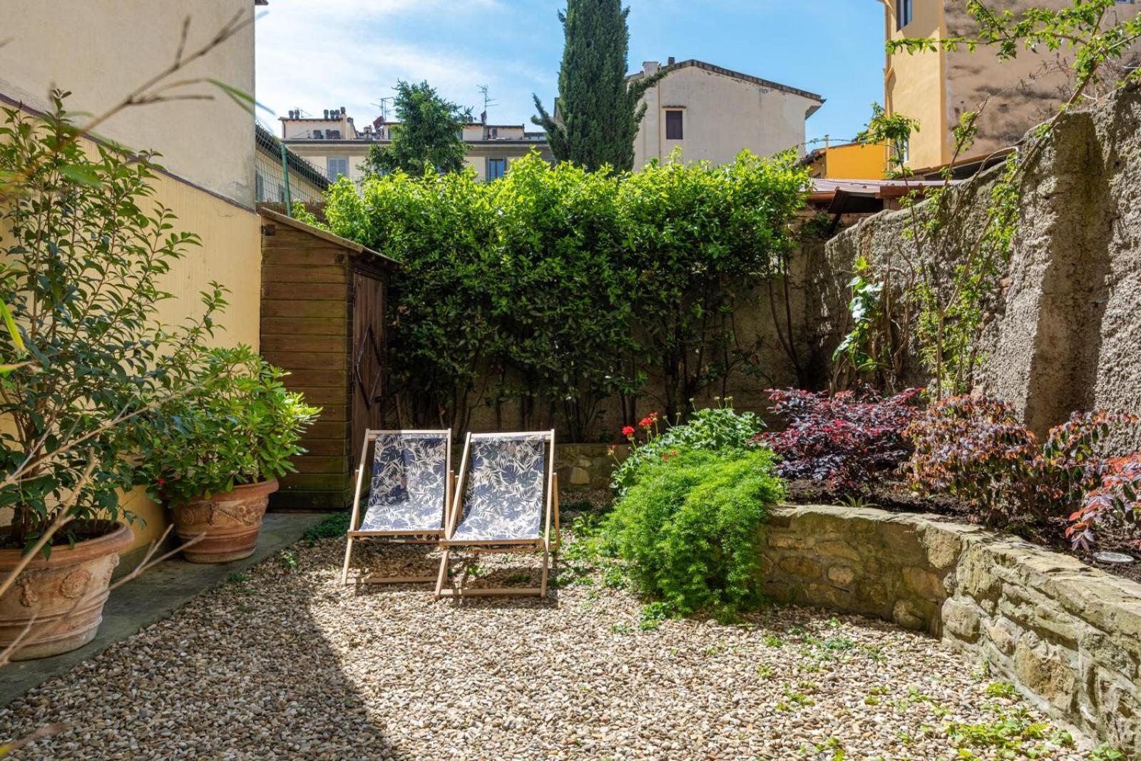 Nadia's Lovely - With Private Garden And Jacuzzi *